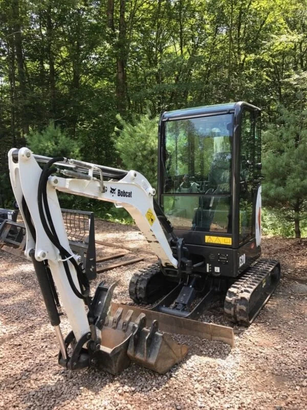Bobcat E20 , 1,8T + 3 GODETS