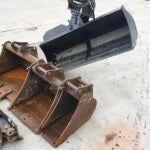 CAT 302.2D 2,1 T + 3 GODETS