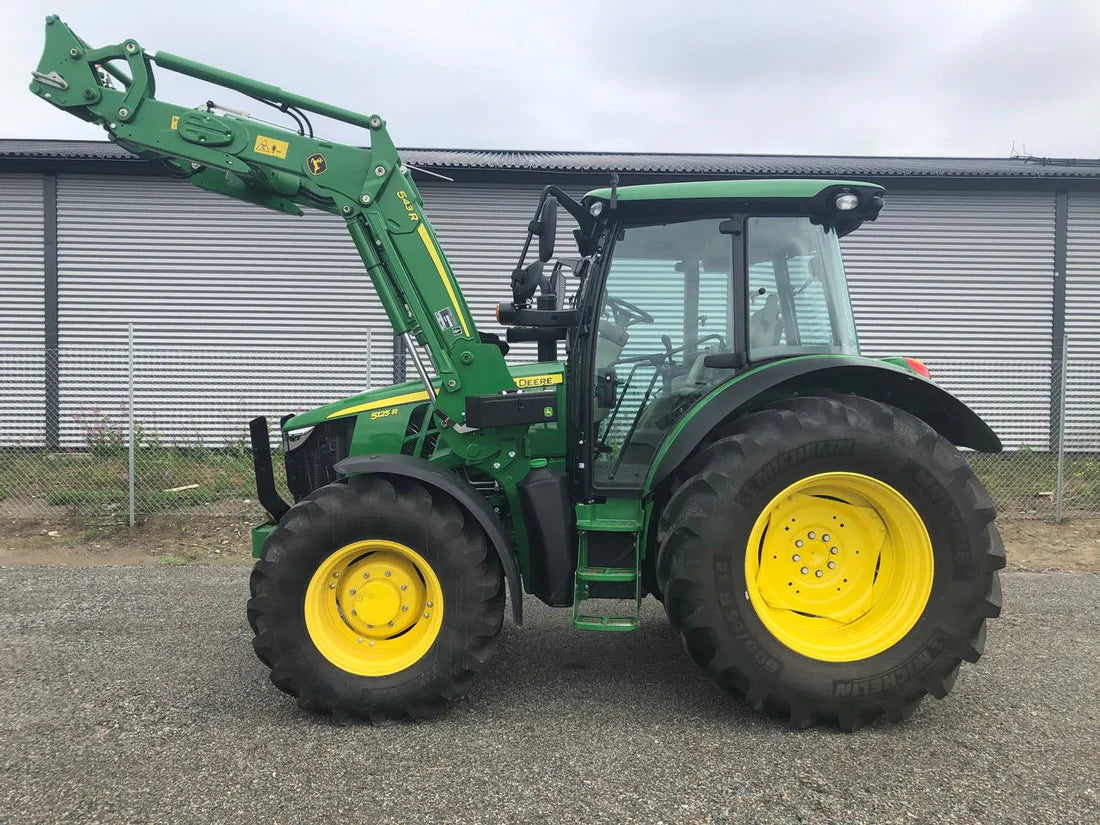 JOHN DEERE 4520 AVEC CHARGEUR FRONTAL