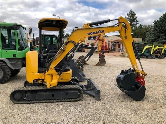 KOMATSU PC30MR + 3 GODETS