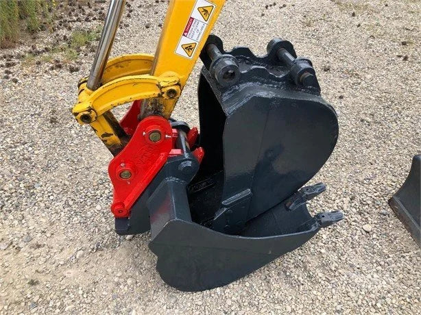 KOMATSU PC30MR + 3 GODETS