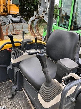 KOMATSU PC30MR + 3 GODETS