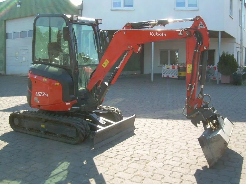 Kubota U 27-4